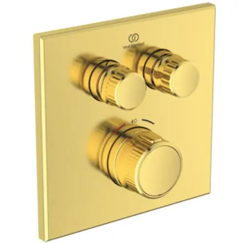 Brausethermostat mit drei regulierbaren Knöpfen in gebürstetem Gold-Finish, montiert auf einer quadratischen Plattenoberfläche. Ideal Standard-Logo sichtbar.